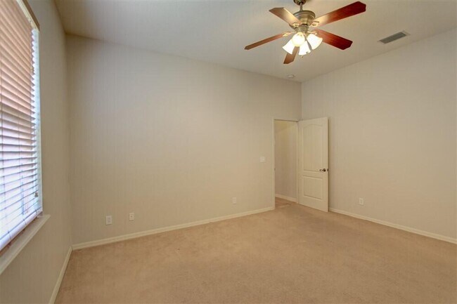 Building Photo - 1185 Dromin Ln