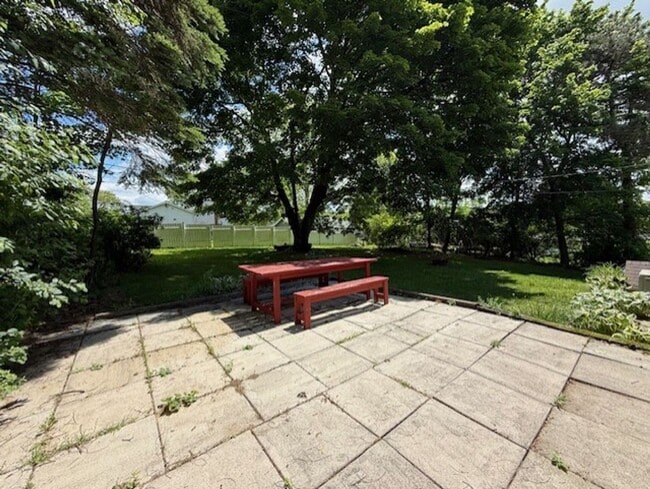 Building Photo - Charming 3 Bedroom in Overlook Heights