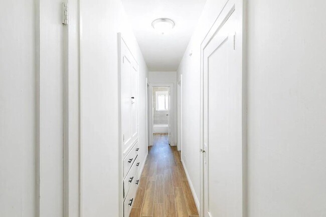 Building Photo - Bright and airy 2-bedroom 2-bath in Mid- City