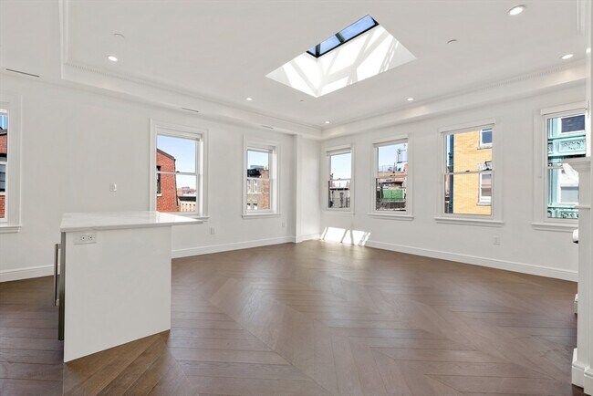 Primary Photo - 112 Myrtle St