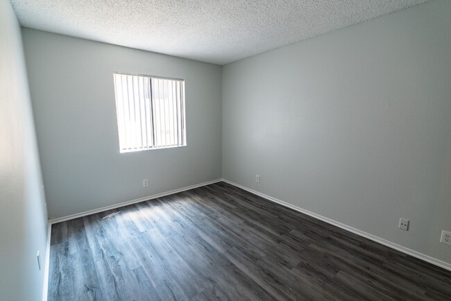 Interior Photo - 311 South New Hampshire Avenue