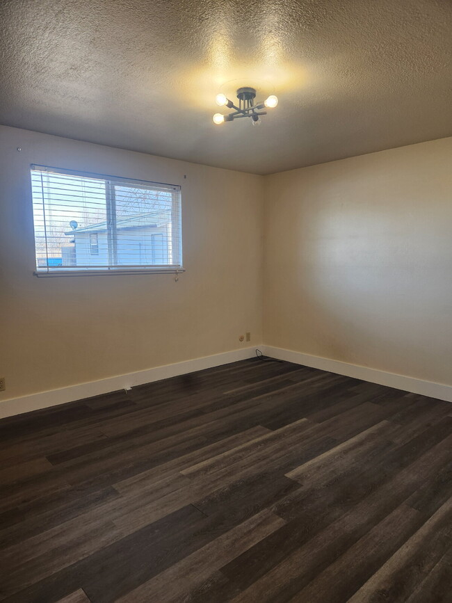 Building Photo - "Charming 3-Bed Boise Home with tons of ou...