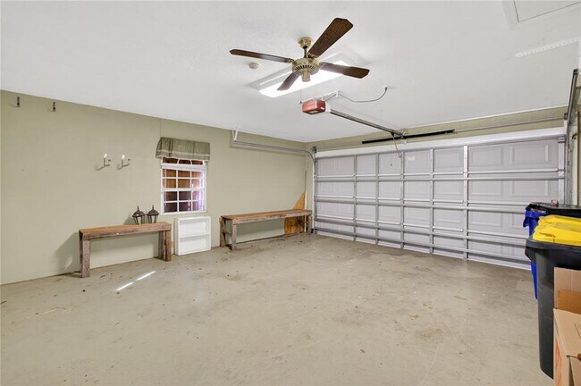 Building Photo - 2065 Oak Beach Blvd