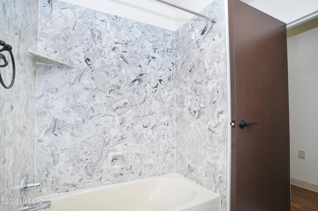 Building Photo - 1040 E Halcyon Rd