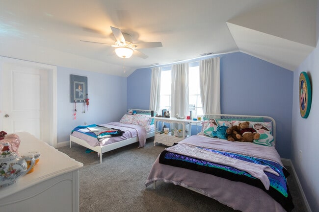 Building Photo - 107 S Richards Ave