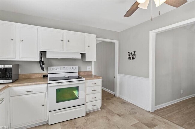 Building Photo - 32 Warren Dr