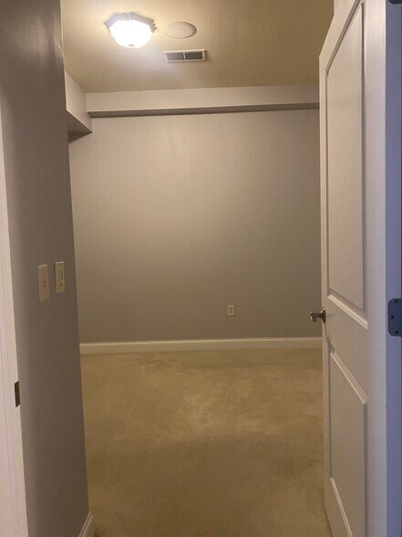 Building Photo - 606 W Wisconsin Ave