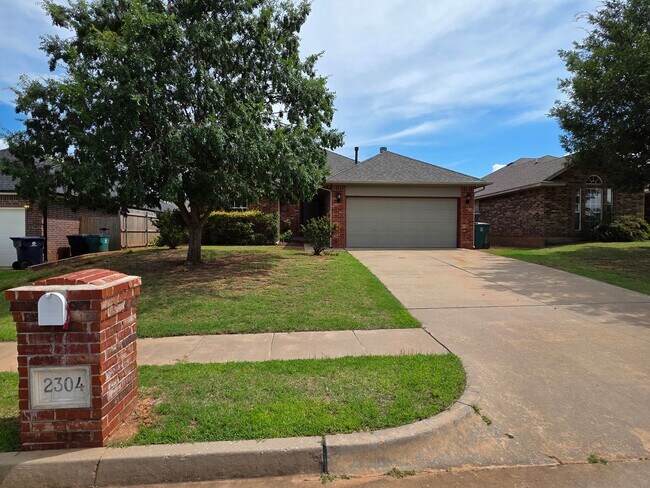 Building Photo - Great Home in Edmond School District + Ref...