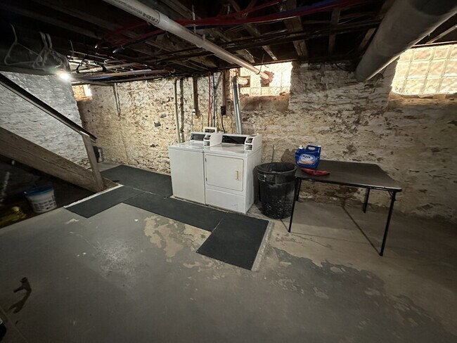 Building Photo - 2153 Loth St