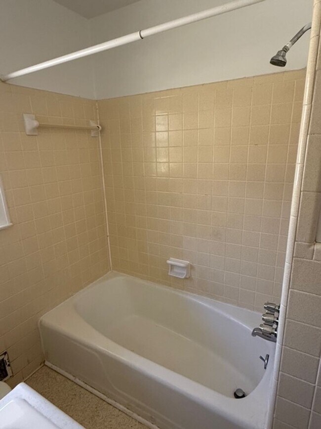 Building Photo - 10-12 Milledge Ct