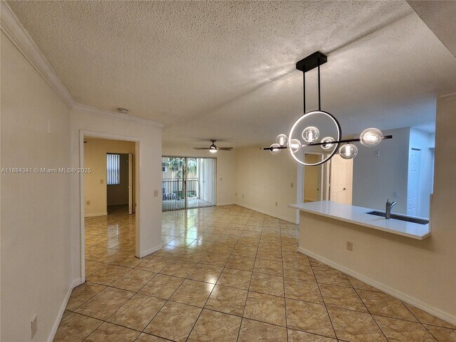 Building Photo - 2433 Centergate Dr