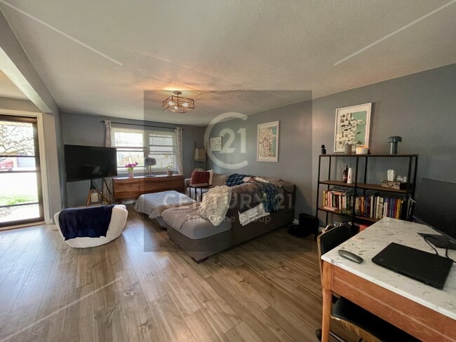 Building Photo - 5051 Bluffview Dr