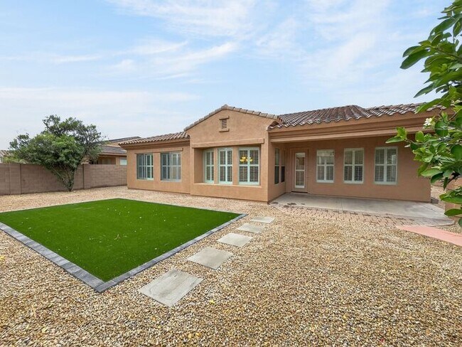 Building Photo - Spacious 3 car garage home at Paseo Trail!