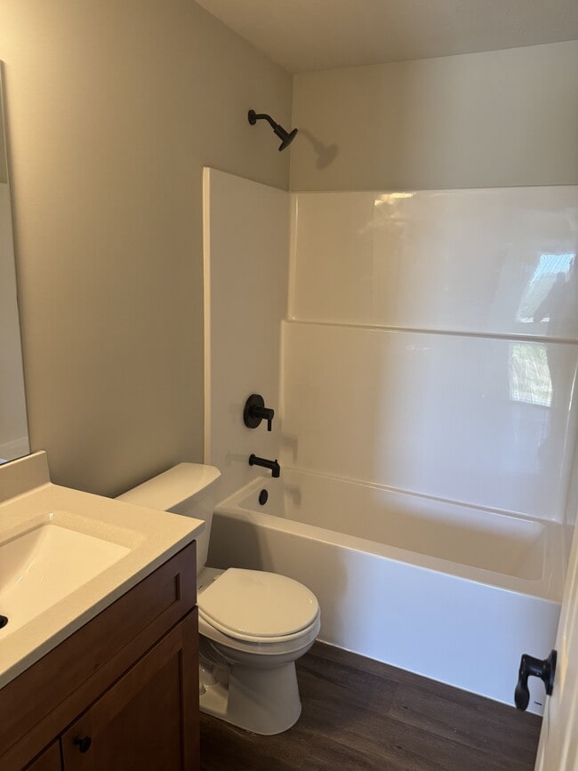 Building Photo - 165 W Olson Ave