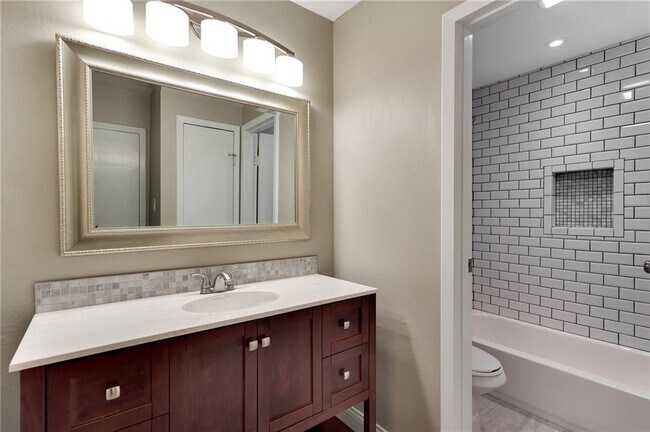 Building Photo - 2706 Mulford Cove