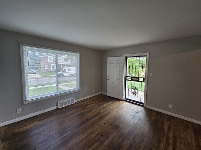 Building Photo - 9151 Mansfield St