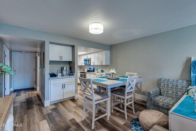 Building Photo - 4150 E Cactus Rd