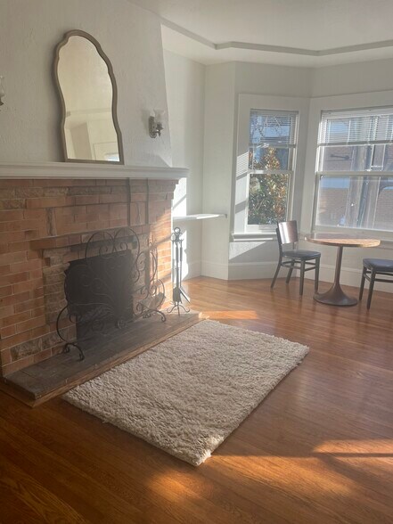 Building Photo - 244 30th St