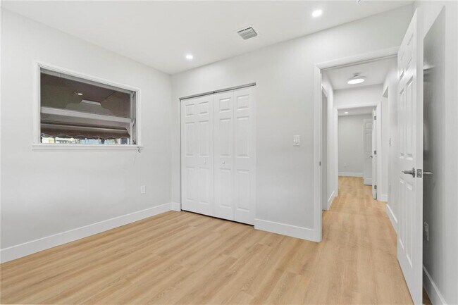 Building Photo - 1946 Rodman St