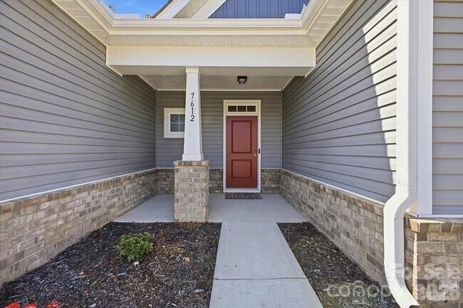 Building Photo - Single Family Home