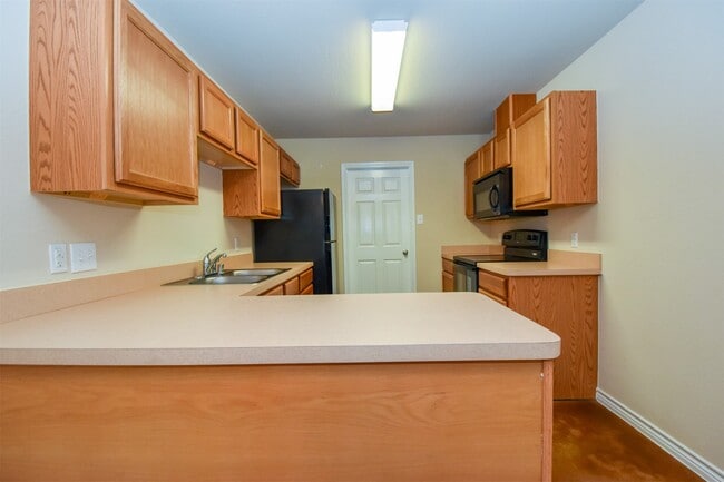 Building Photo - 1105 Parkhurst Ave