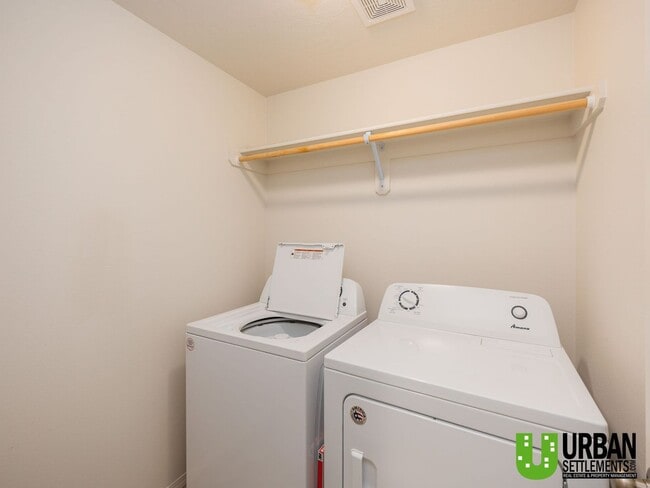 Building Photo - Beautiful Newer 3 Bedroom, 2 Bath Rancher ...