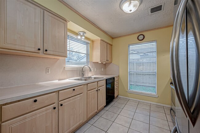 Building Photo - 2122 Heritage Colony Dr