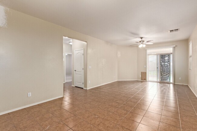 Building Photo - Attractive 3 bed, 2 bath home