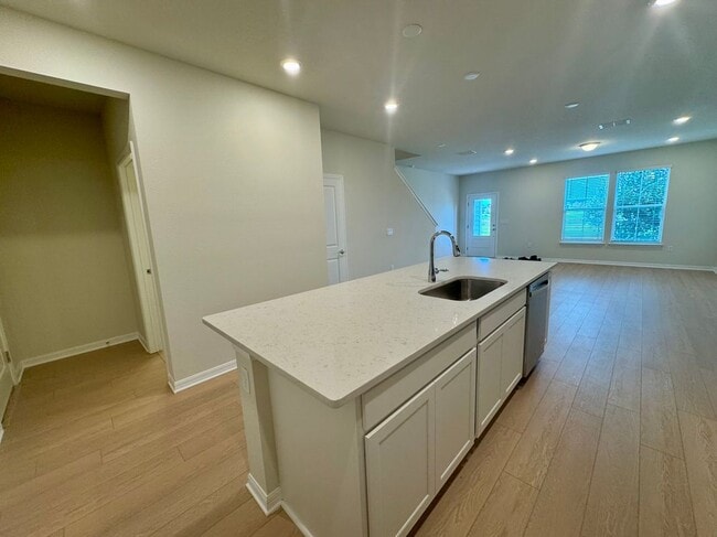 Building Photo - 6370 Tabebuia Pkwy