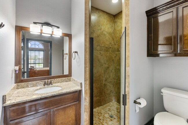Building Photo - 4 bedroom 3 bathroom-Rodd Field/Yorktown