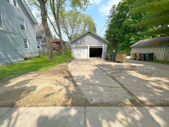 Building Photo - 1725/27 Madison St.