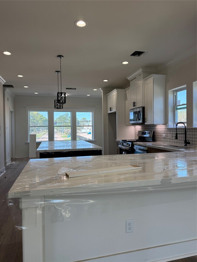 Building Photo - 3808 Yale St