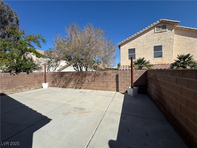 Building Photo - 1058 Warm Canyon Way