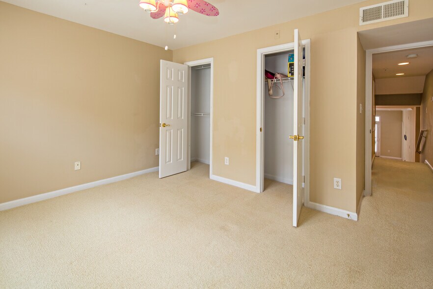 Building Photo - 4248 River Green Dr NW