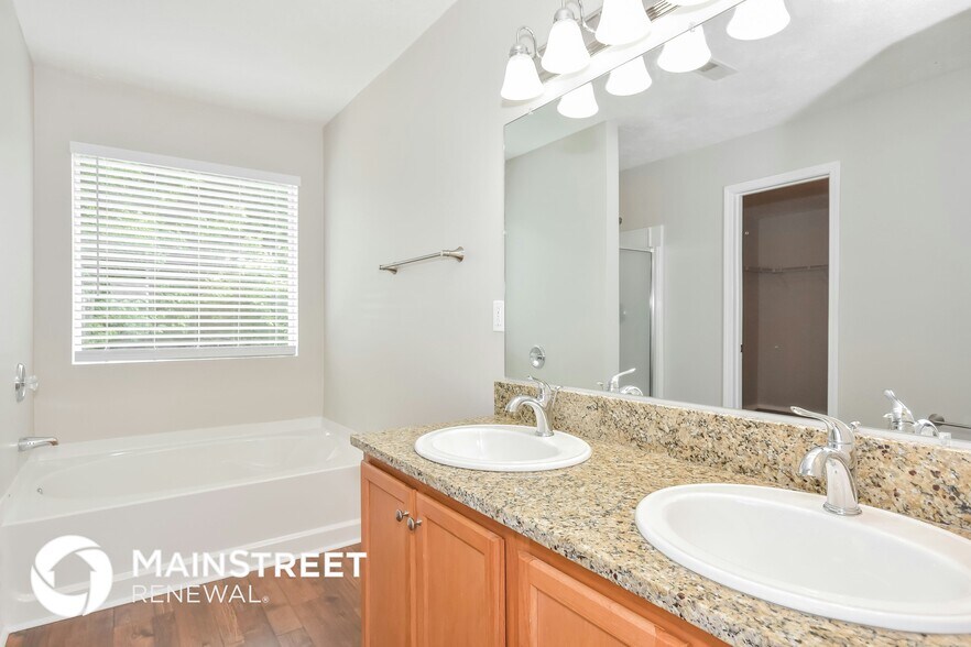 Building Photo - 2763 Sutherland Dr