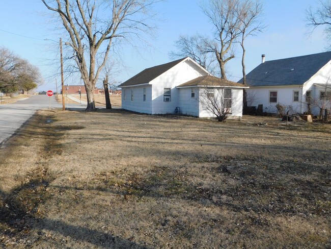 Building Photo - Charming 3-bedroom