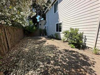 Building Photo - 106 Oak Haven Pl