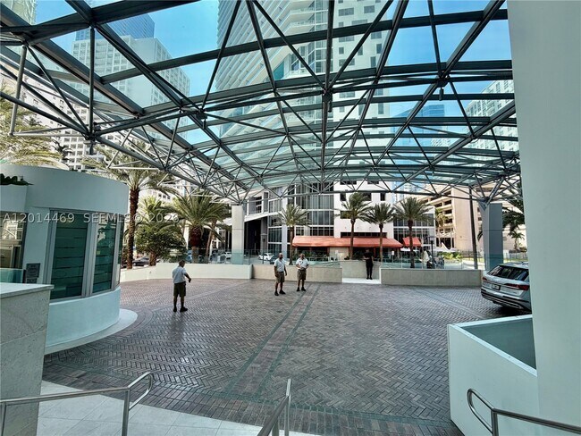 Building Photo - 1331 Brickell Bay Dr