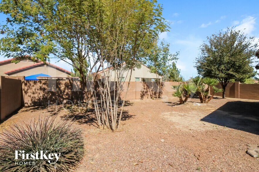 Building Photo - 18582 W Vogel Ave