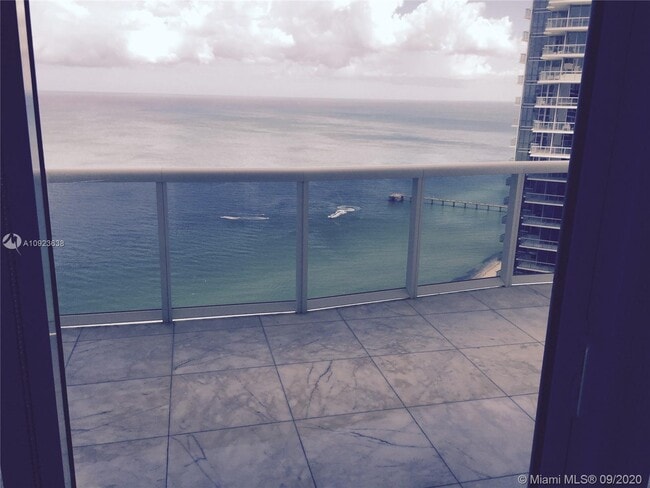 Building Photo - 17201 Collins Ave