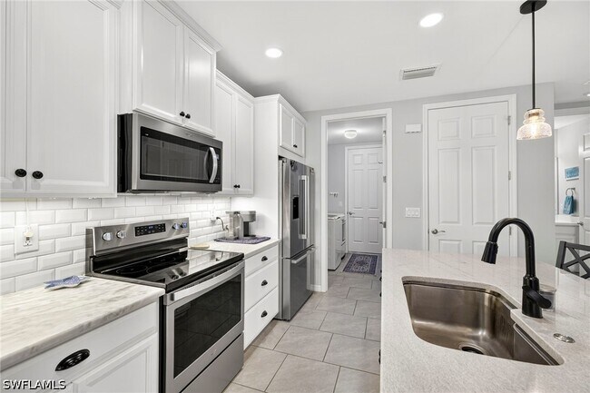 Building Photo - 14582 Edgewater Cir