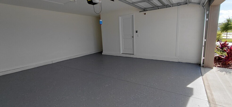 Building Photo - 36171 Sunflower Hill Dr