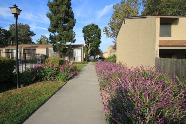 Building Photo - For Rent: Upgraded 3-Bedroom Condo in Todd...