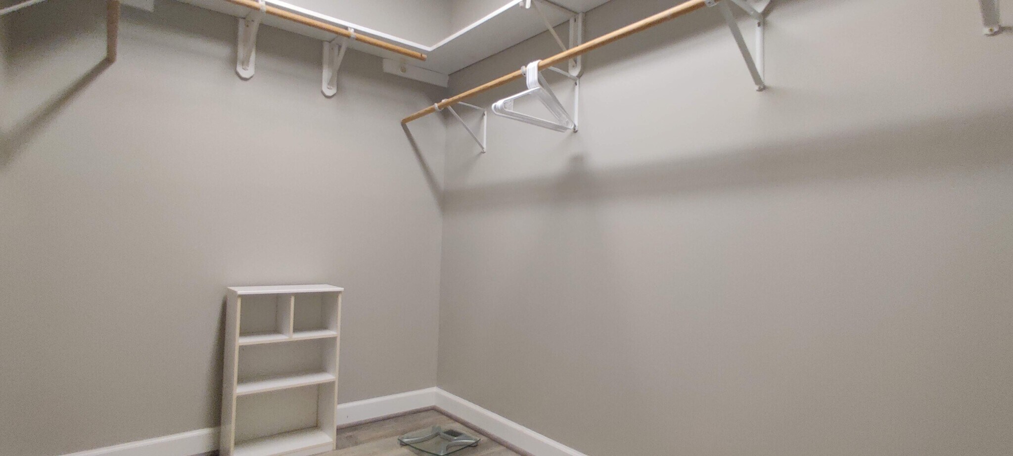 Building Photo - 250 Paddock Dr