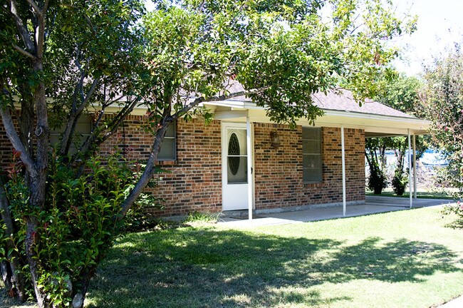 Building Photo - 650 N Donna Ave
