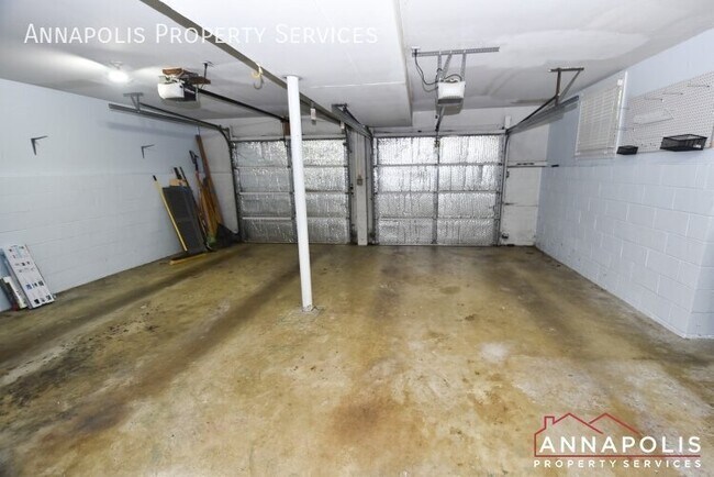 Building Photo - 300 S Cherry Grove Ave