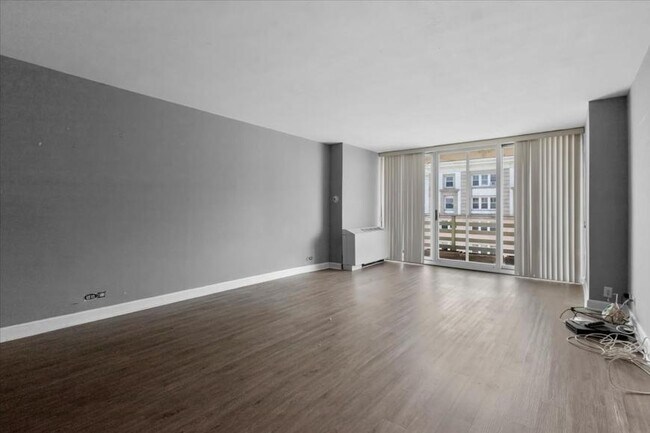Building Photo - 1 bedroom in Chicago IL 60660