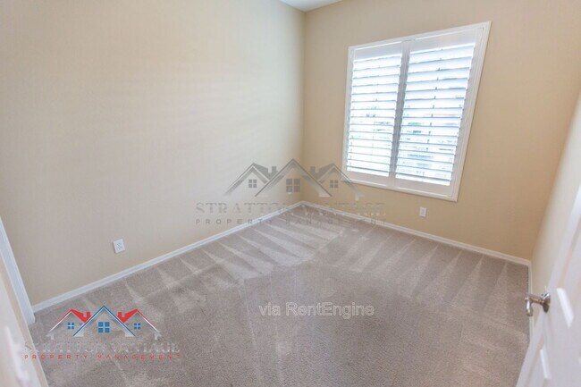 Building Photo - 5908 E Bramble Berry Ln