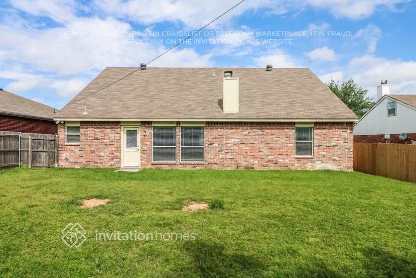 Building Photo - 705 Crestmont Dr