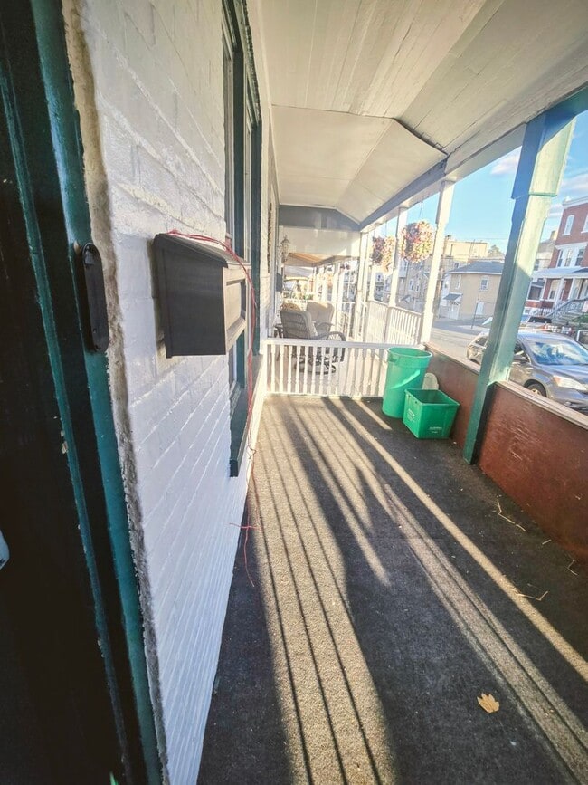 Building Photo - 625 Greenleaf St